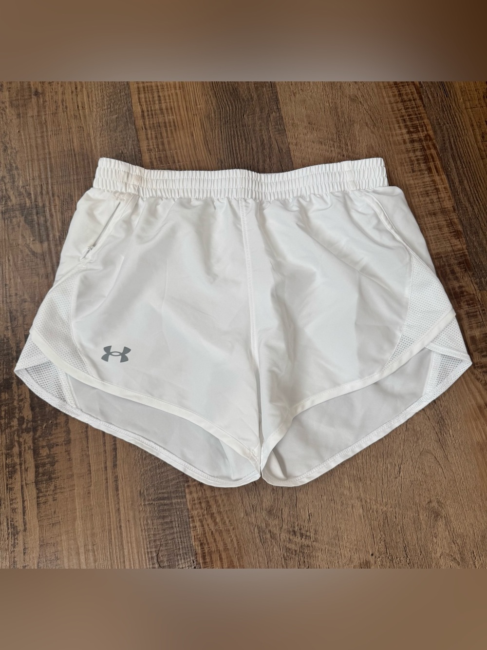 Under Armour White Running Shorts Women’s XS Loose Mesh Lined Athletic Gym Run